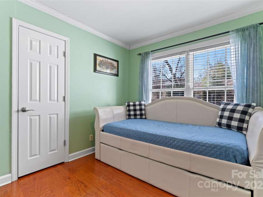 138 Wyanoke Avenue, Charlotte, NC 28205.  MLS# CAR4197960, YatesRealty ID 3253. 