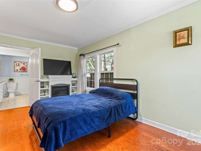 138 Wyanoke Avenue, Charlotte, NC 28205.  MLS# CAR4197960, YatesRealty ID 3253. 