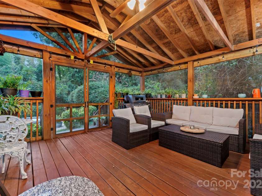 138 Wyanoke Avenue, Charlotte, NC 28205.  MLS# CAR4197960, YatesRealty ID 3253. 