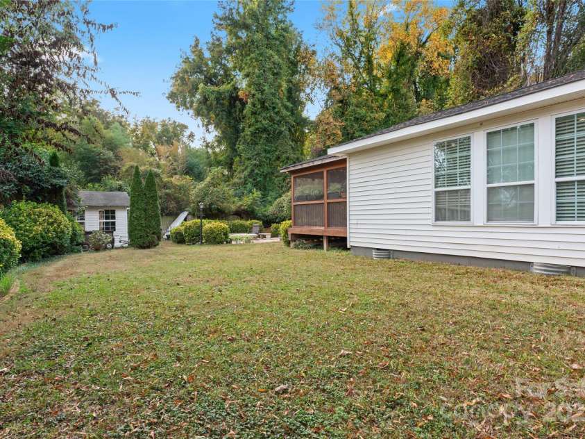 138 Wyanoke Avenue, Charlotte, NC 28205.  MLS# CAR4197960, YatesRealty ID 3253. 