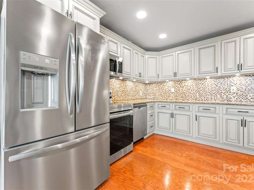 138 Wyanoke Avenue, Charlotte, NC 28205.  MLS# CAR4197960, YatesRealty ID 3253. 