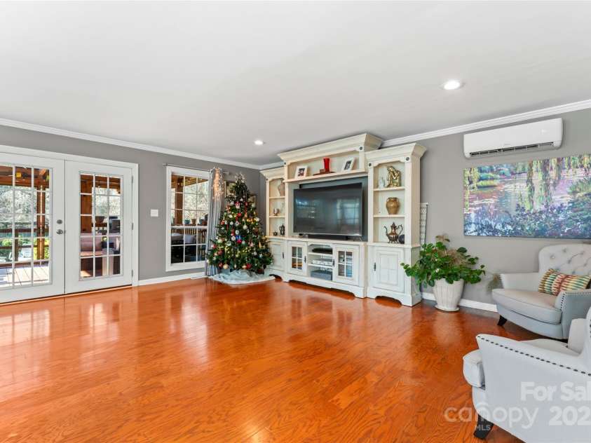 138 Wyanoke Avenue, Charlotte, NC 28205.  MLS# CAR4197960, YatesRealty ID 3253. 