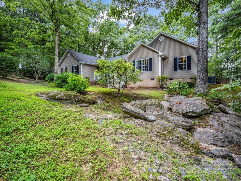 636 Shawn Rachel Parkway, Hendersonville, NC 28792.  MLS# CAR4241804, YatesRealty ID 32530. 
