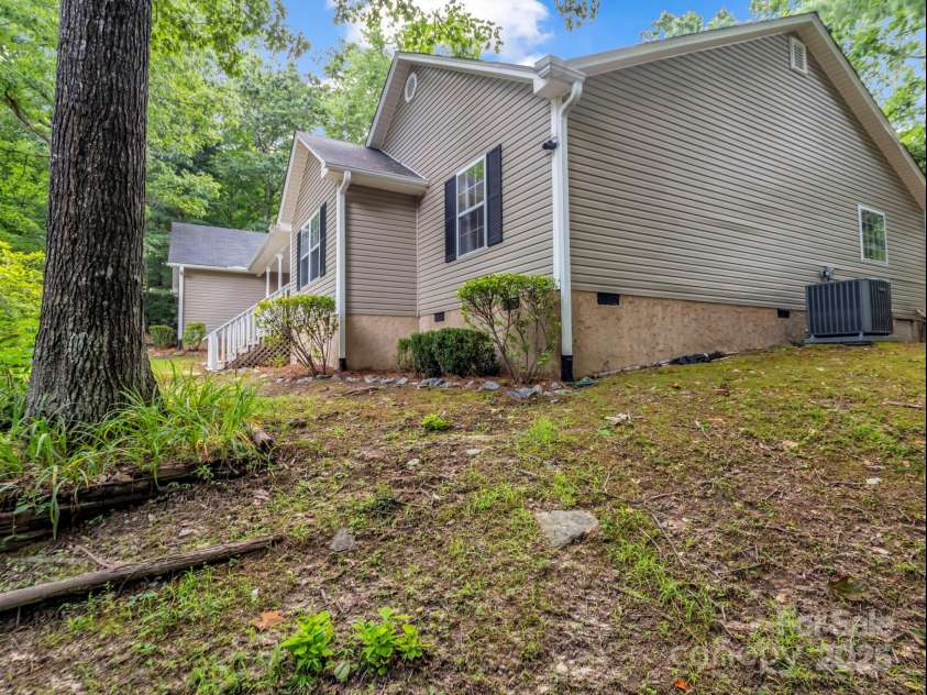 636 Shawn Rachel Parkway, Hendersonville, NC 28792.  MLS# CAR4241804, YatesRealty ID 32530. 