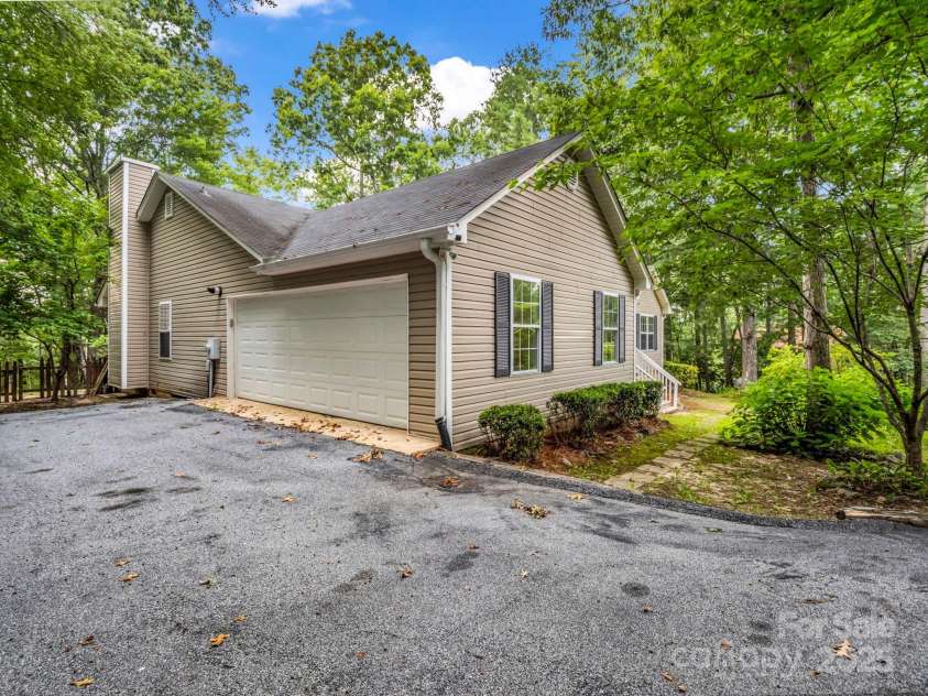 636 Shawn Rachel Parkway, Hendersonville, NC 28792.  MLS# CAR4241804, YatesRealty ID 32530. 