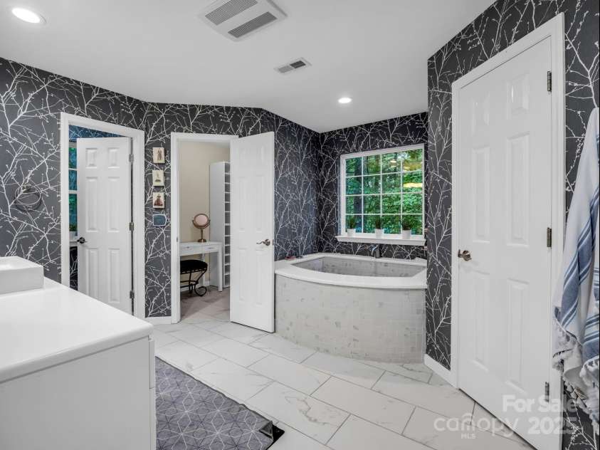 636 Shawn Rachel Parkway, Hendersonville, NC 28792.  MLS# CAR4241804, YatesRealty ID 32530. 