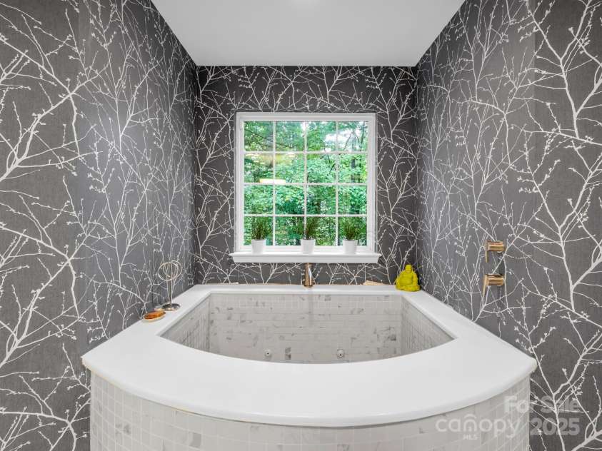 636 Shawn Rachel Parkway, Hendersonville, NC 28792.  MLS# CAR4241804, YatesRealty ID 32530. 