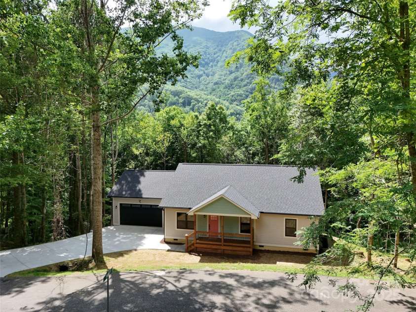 255 Davy Crockett Drive, Maggie Valley, NC 28785.  MLS# CAR4279702, YatesRealty ID 32531. 