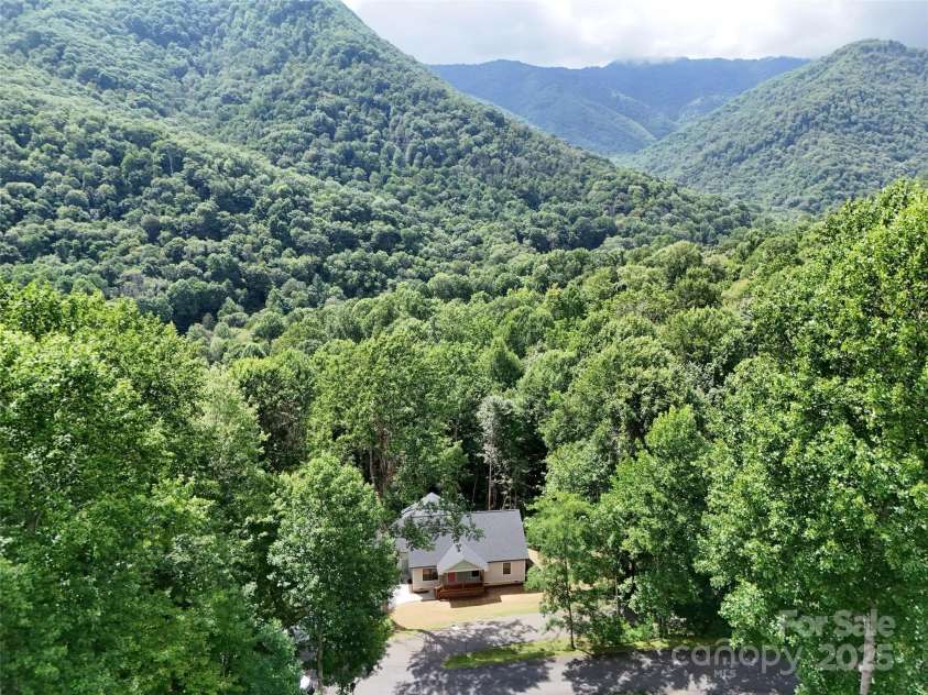 255 Davy Crockett Drive, Maggie Valley, NC 28785.  MLS# CAR4279702, YatesRealty ID 32531. 