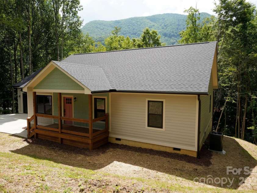 255 Davy Crockett Drive, Maggie Valley, NC 28785.  MLS# CAR4279702, YatesRealty ID 32531. 