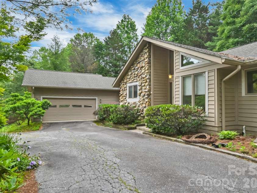 300 Ethan Pond Way, Hendersonville, NC 28791.  MLS# CAR4390703, YatesRealty ID 32532. 