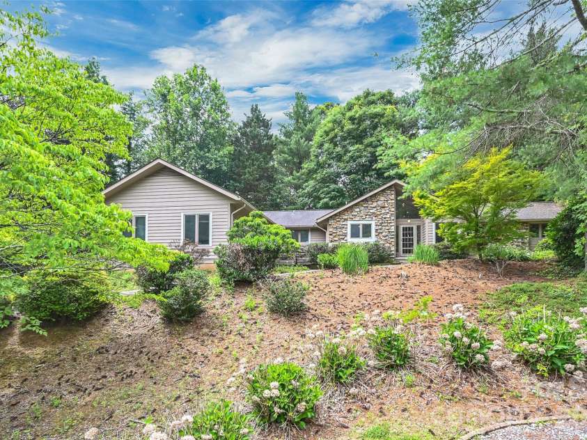 300 Ethan Pond Way, Hendersonville, NC 28791.  MLS# CAR4390703, YatesRealty ID 32532. 
