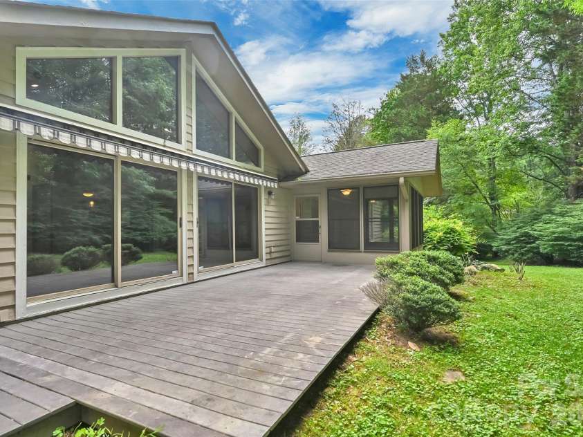300 Ethan Pond Way, Hendersonville, NC 28791.  MLS# CAR4390703, YatesRealty ID 32532. 