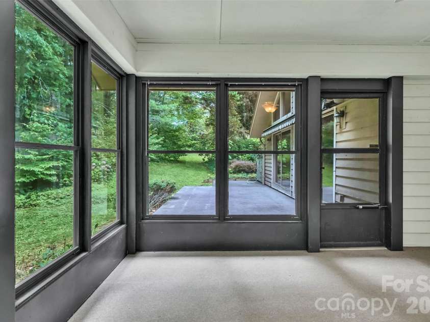 300 Ethan Pond Way, Hendersonville, NC 28791.  MLS# CAR4390703, YatesRealty ID 32532. 