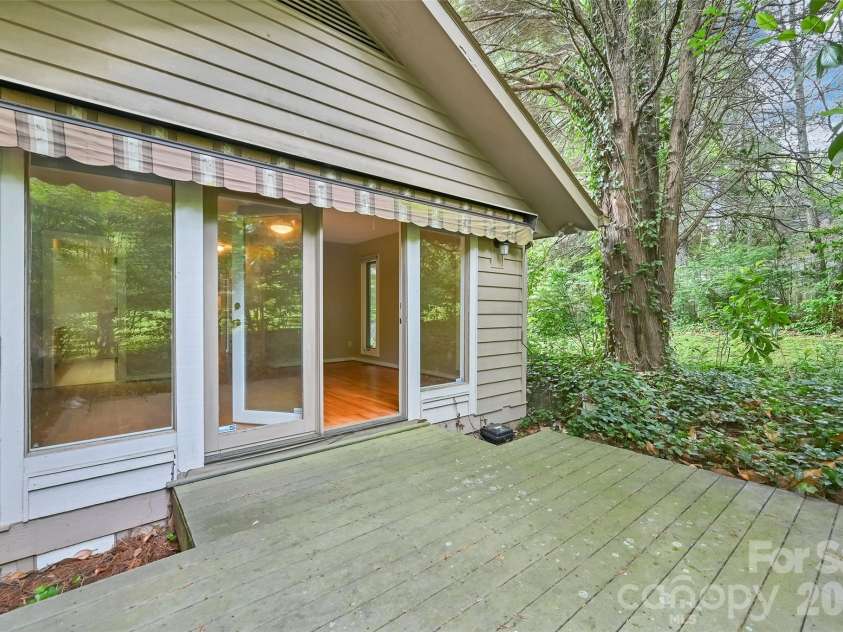 300 Ethan Pond Way, Hendersonville, NC 28791.  MLS# CAR4390703, YatesRealty ID 32532. 