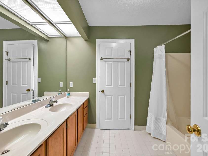 300 Ethan Pond Way, Hendersonville, NC 28791.  MLS# CAR4390703, YatesRealty ID 32532. 