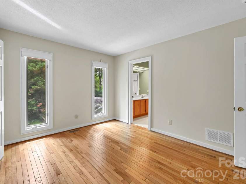 300 Ethan Pond Way, Hendersonville, NC 28791.  MLS# CAR4390703, YatesRealty ID 32532. 