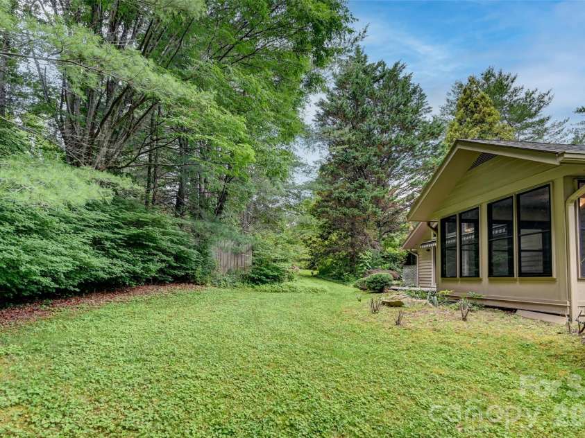 300 Ethan Pond Way, Hendersonville, NC 28791.  MLS# CAR4390703, YatesRealty ID 32532. 