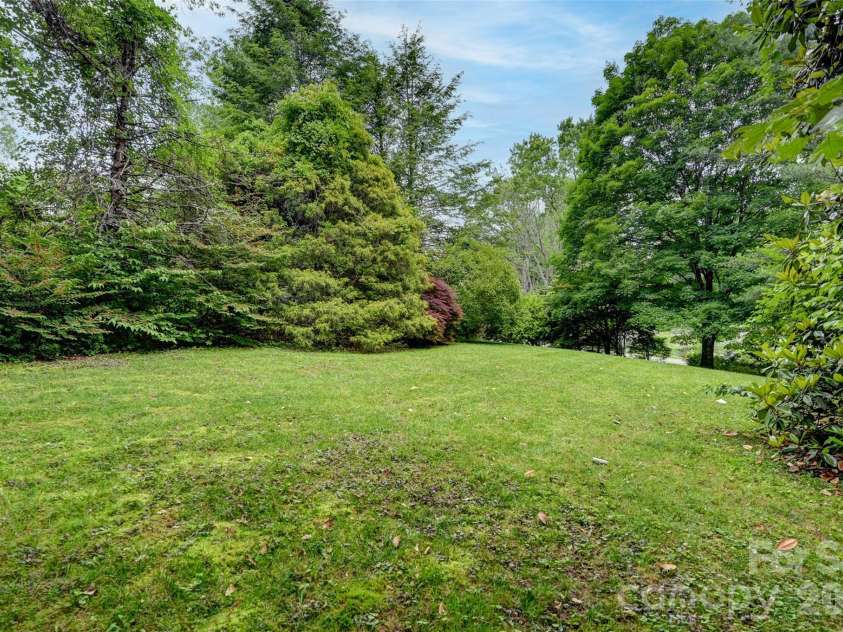 300 Ethan Pond Way, Hendersonville, NC 28791.  MLS# CAR4390703, YatesRealty ID 32532. 