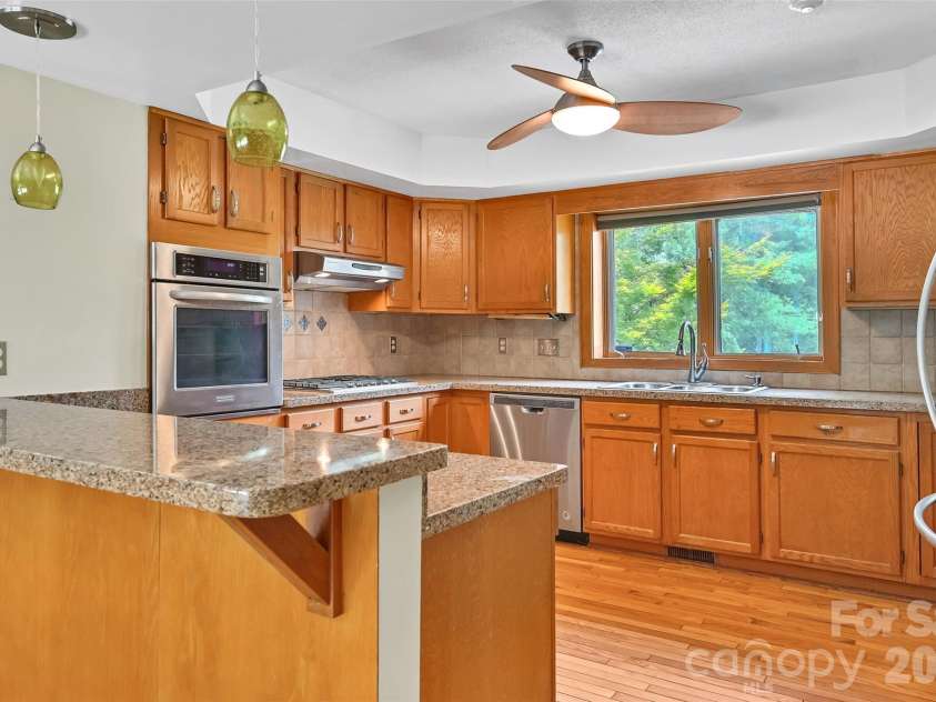 300 Ethan Pond Way, Hendersonville, NC 28791.  MLS# CAR4390703, YatesRealty ID 32532. 
