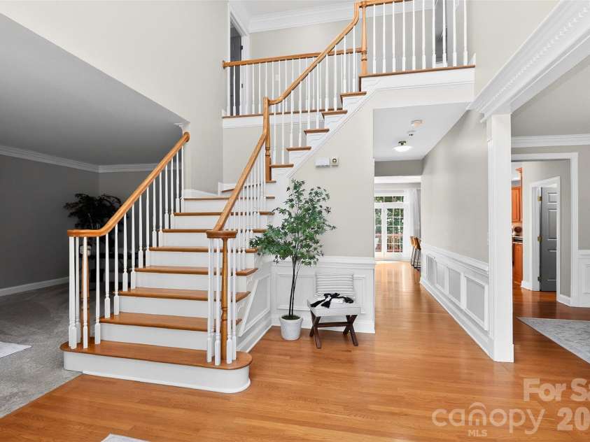 2307 Keara Way, Charlotte, NC 28270.  MLS# CAR4385558, YatesRealty ID 32534. Inviting & Sophisticated Entry