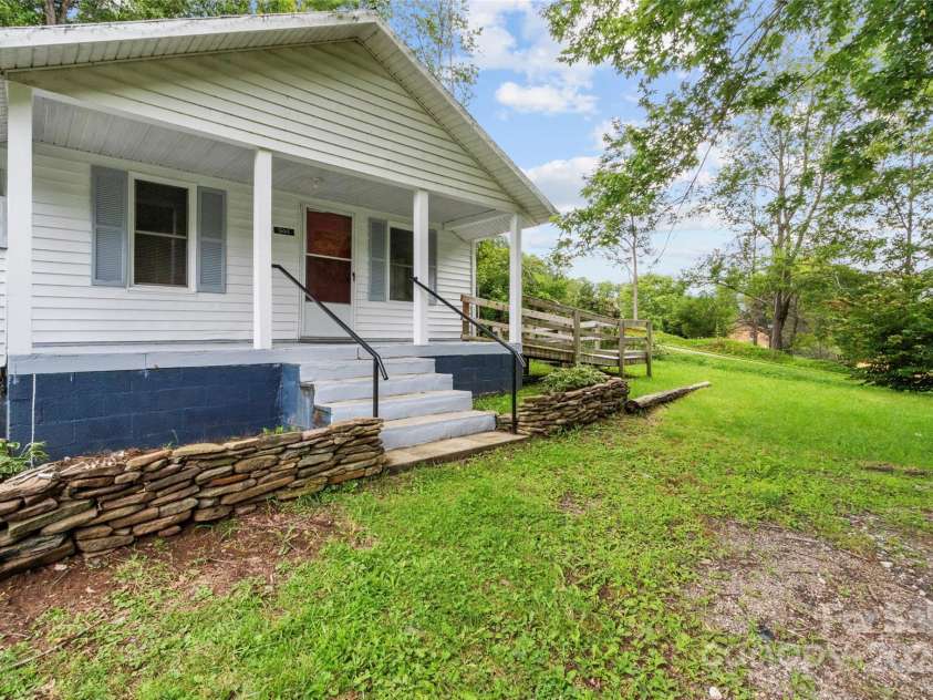 944 Georges Fork Road, Burnsville, NC 28714.  MLS# CAR4228437, YatesRealty ID 32535. 