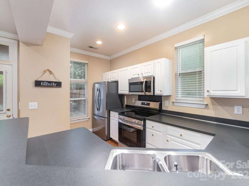510 Alexander Street, Charlotte, NC 28202.  MLS# CAR4289592, YatesRealty ID 32536. 
