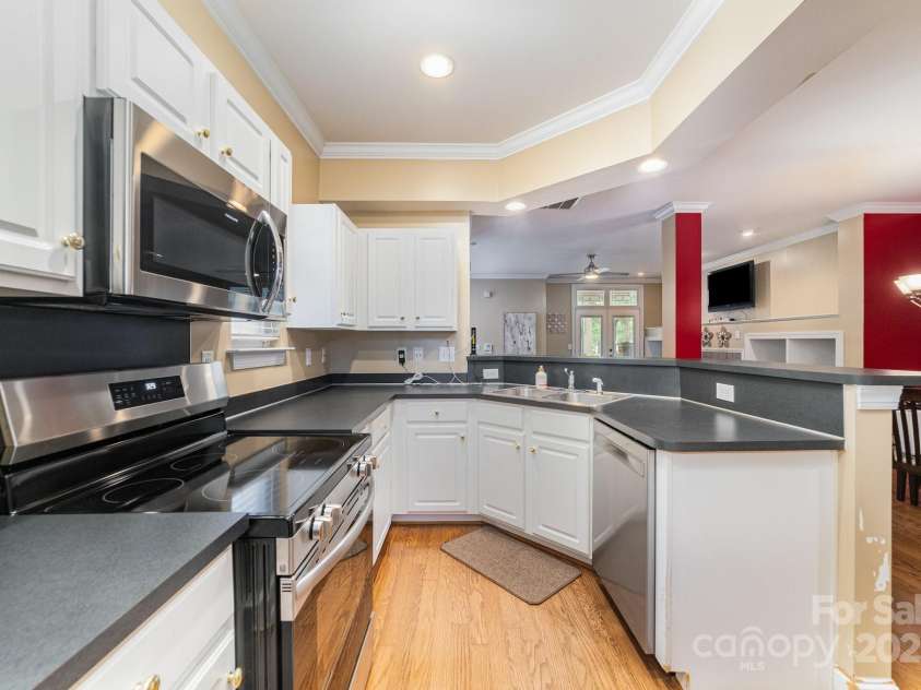 510 Alexander Street, Charlotte, NC 28202.  MLS# CAR4289592, YatesRealty ID 32536. 