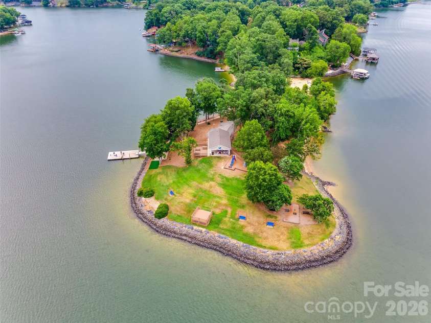 780 Fairway Point Drive, Tega Cay, SC 29708.  MLS# CAR4384591, YatesRealty ID 32536. 