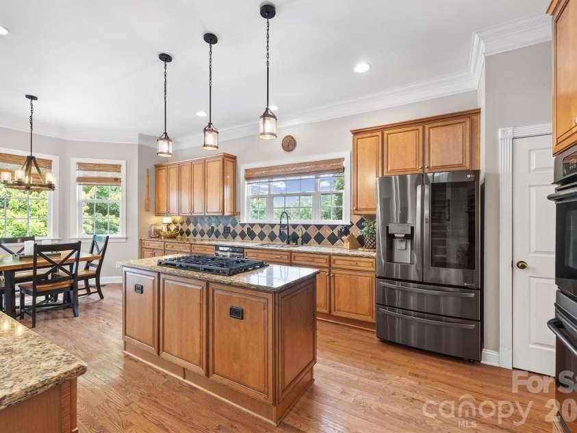780 Fairway Point Drive, Tega Cay, SC 29708.  MLS# CAR4384591, YatesRealty ID 32536. Gas Range / Double Ovens