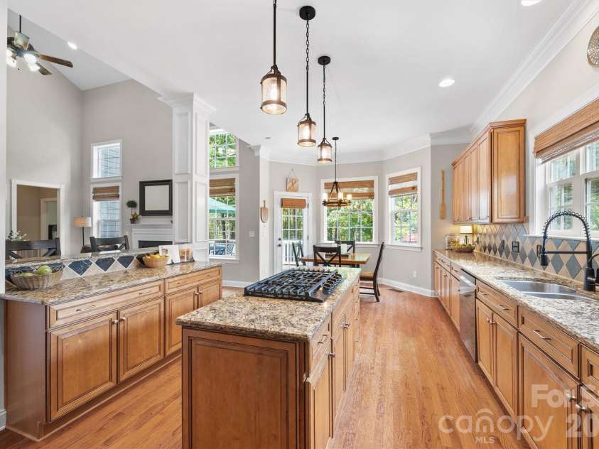 780 Fairway Point Drive, Tega Cay, SC 29708.  MLS# CAR4384591, YatesRealty ID 32536. Granite Countertops