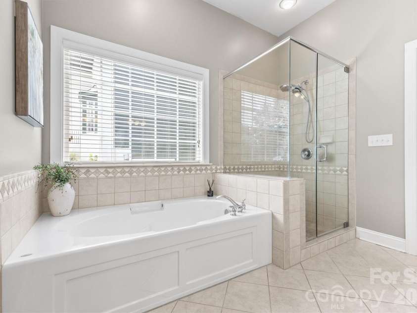 780 Fairway Point Drive, Tega Cay, SC 29708.  MLS# CAR4384591, YatesRealty ID 32536. Soaking Tub w/ Separate Shower