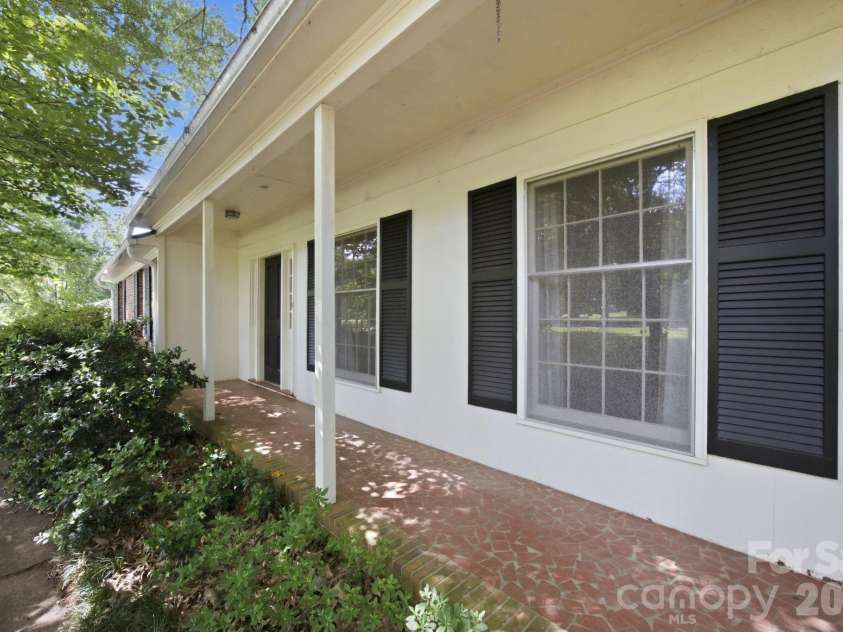 8801 Holiday Drive, Charlotte, NC 28215.  MLS# CAR4394850, YatesRealty ID 32537. 