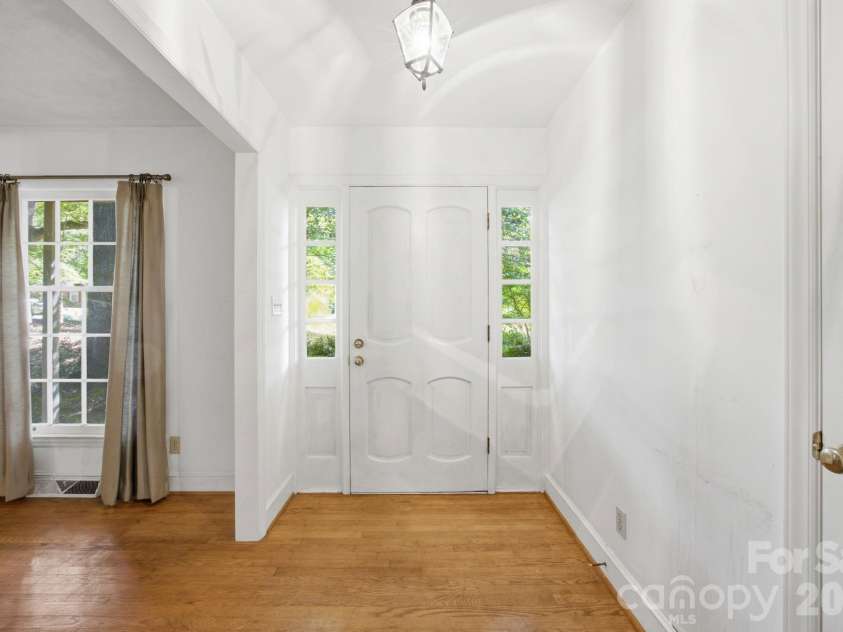 8801 Holiday Drive, Charlotte, NC 28215.  MLS# CAR4394850, YatesRealty ID 32537. 