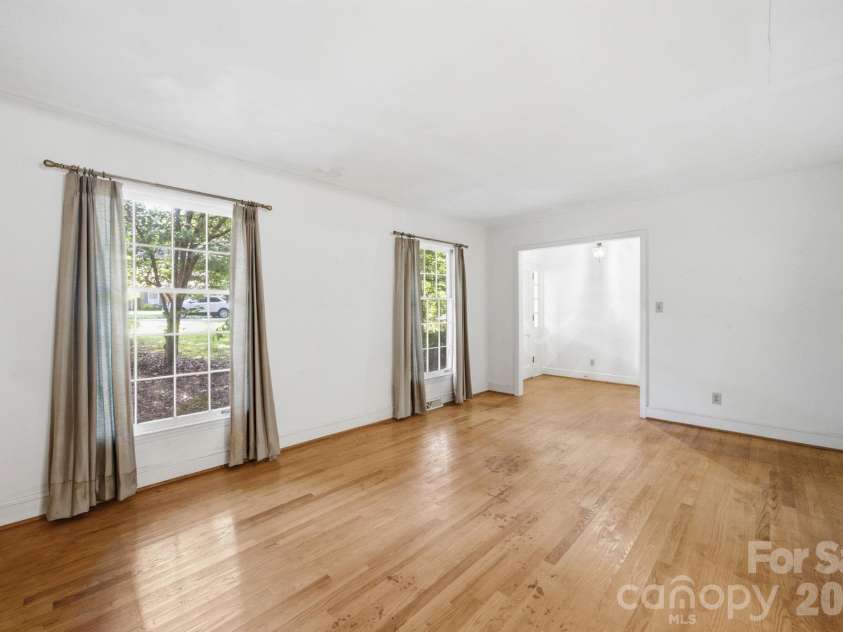 8801 Holiday Drive, Charlotte, NC 28215.  MLS# CAR4394850, YatesRealty ID 32537. 