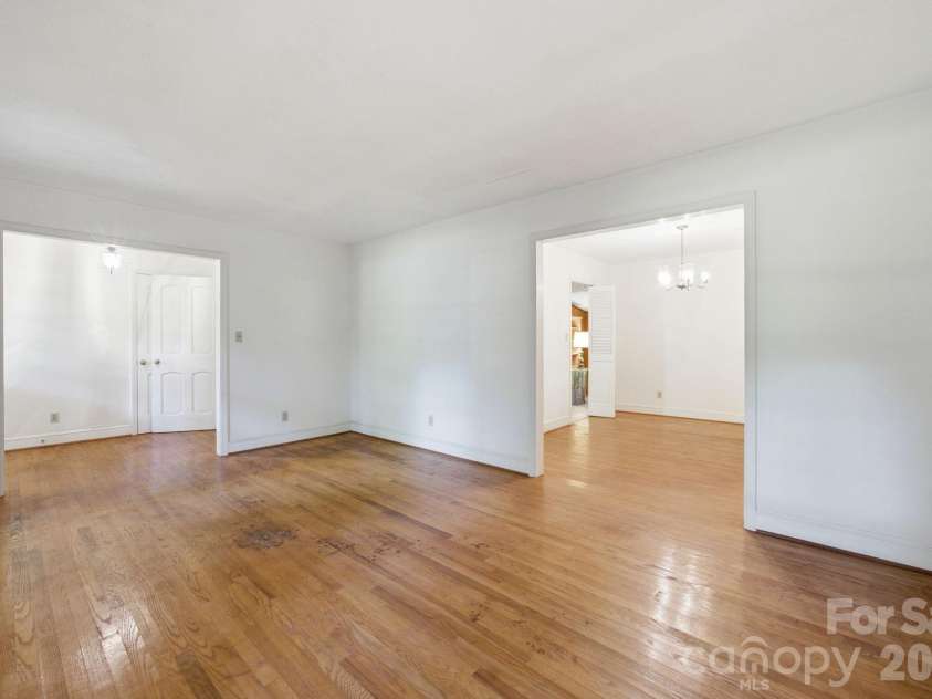 8801 Holiday Drive, Charlotte, NC 28215.  MLS# CAR4394850, YatesRealty ID 32537. 