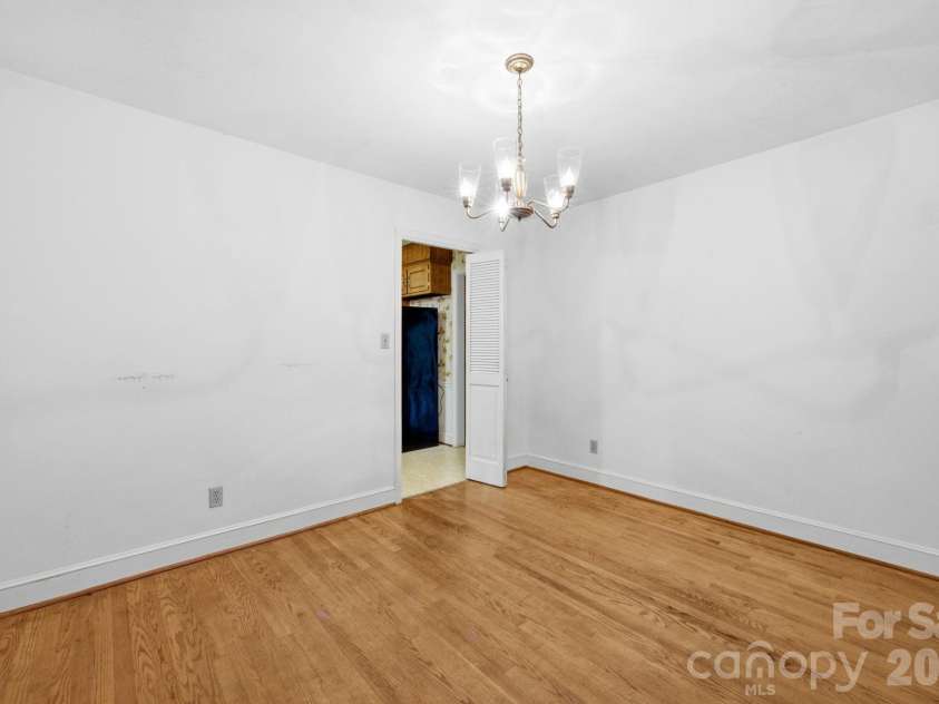 8801 Holiday Drive, Charlotte, NC 28215.  MLS# CAR4394850, YatesRealty ID 32537. 