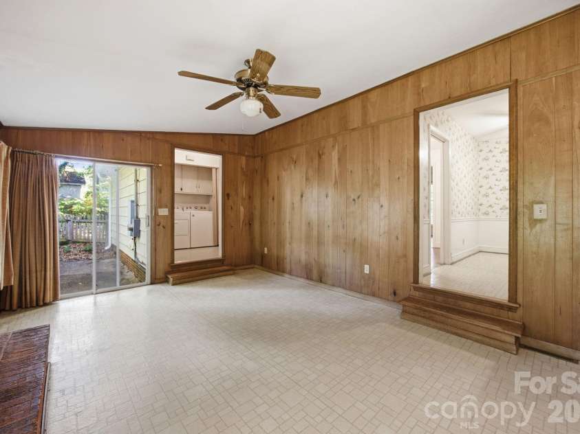 8801 Holiday Drive, Charlotte, NC 28215.  MLS# CAR4394850, YatesRealty ID 32537. 