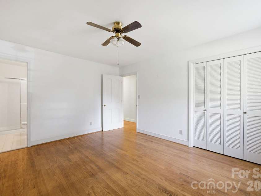 8801 Holiday Drive, Charlotte, NC 28215.  MLS# CAR4394850, YatesRealty ID 32537. 