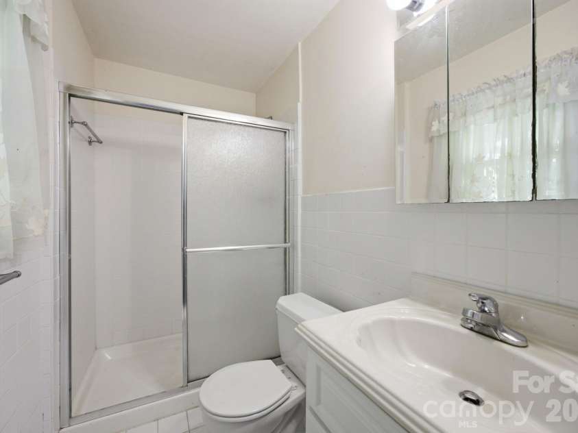 8801 Holiday Drive, Charlotte, NC 28215.  MLS# CAR4394850, YatesRealty ID 32537. 