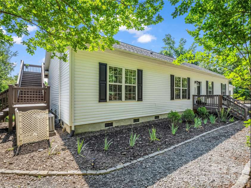 138 Elliott Lane, Rutherfordton, NC 28139.  MLS# CAR4394425, YatesRealty ID 32538. 