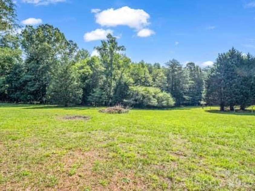 138 Elliott Lane, Rutherfordton, NC 28139.  MLS# CAR4394425, YatesRealty ID 32538. 