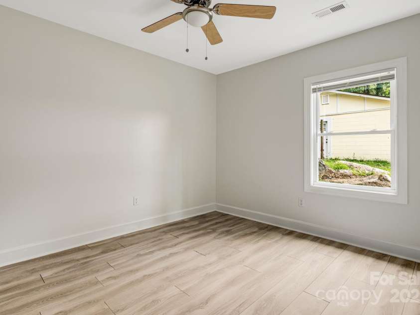 230 Northwest Avenue, Swannanoa, NC 28778.  MLS# CAR4292733, YatesRealty ID 32538. 