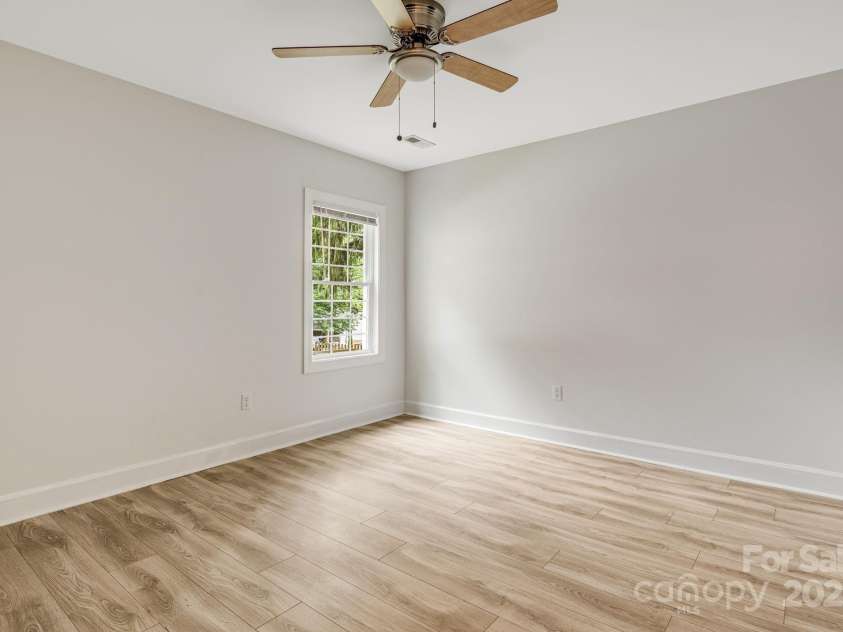 230 Northwest Avenue, Swannanoa, NC 28778.  MLS# CAR4292733, YatesRealty ID 32538. 