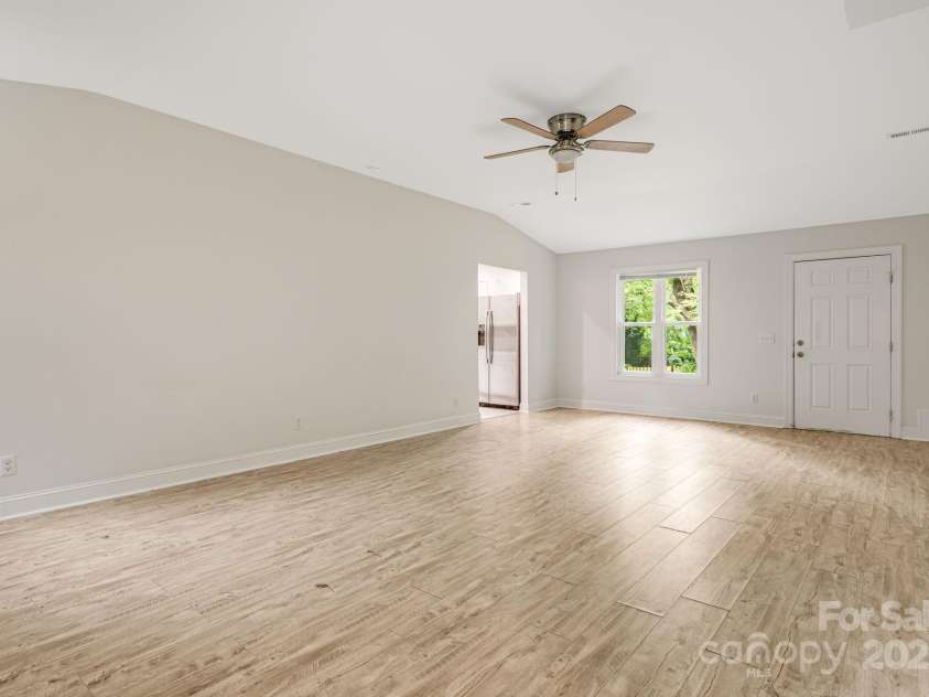 230 Northwest Avenue, Swannanoa, NC 28778.  MLS# CAR4292733, YatesRealty ID 32538. 