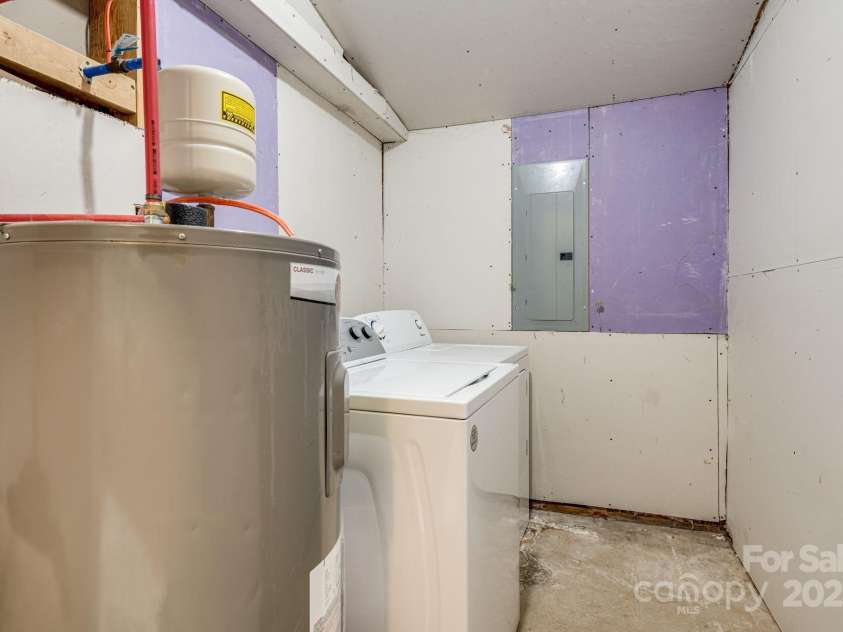 230 Northwest Avenue, Swannanoa, NC 28778.  MLS# CAR4292733, YatesRealty ID 32538. 