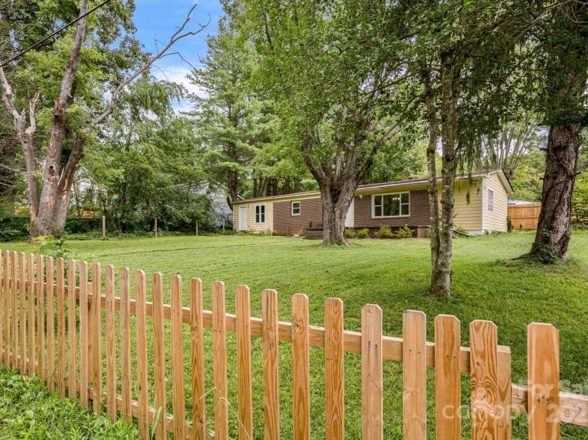 230 Northwest Avenue, Swannanoa, NC 28778.  MLS# CAR4292733, YatesRealty ID 32538. 