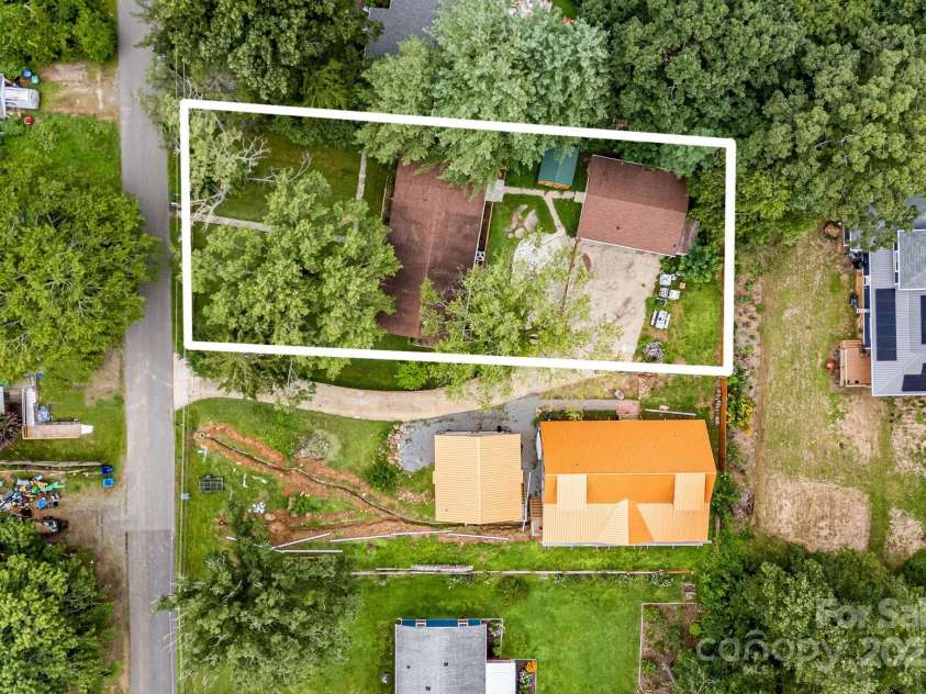 230 Northwest Avenue, Swannanoa, NC 28778.  MLS# CAR4292733, YatesRealty ID 32538. 