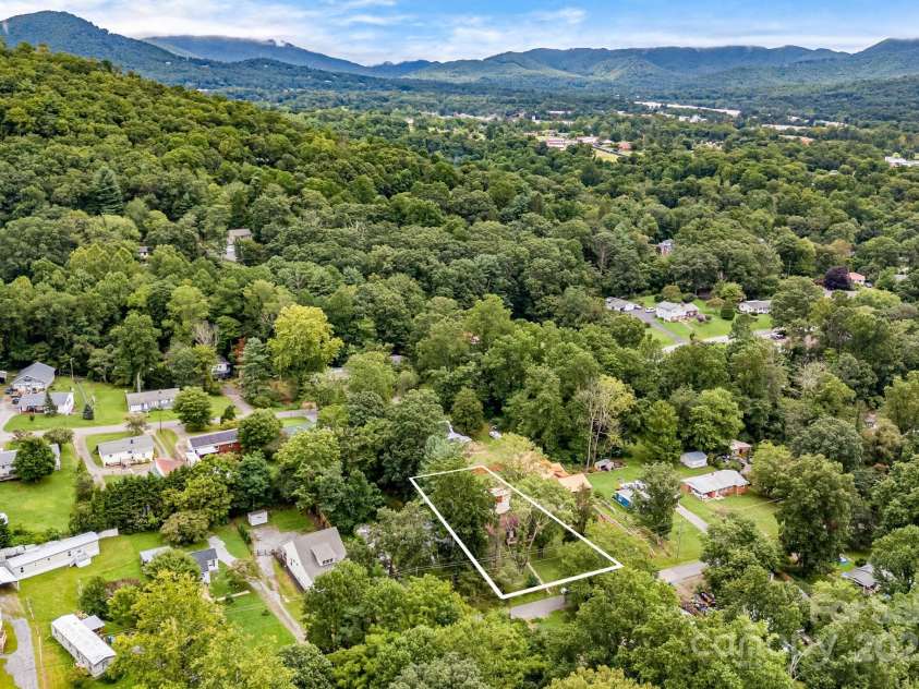230 Northwest Avenue, Swannanoa, NC 28778.  MLS# CAR4292733, YatesRealty ID 32538. 