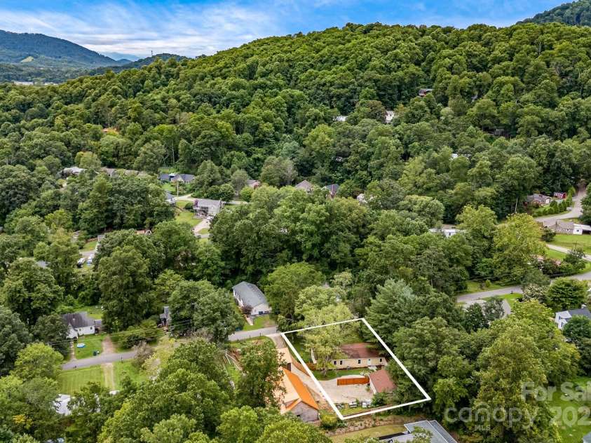 230 Northwest Avenue, Swannanoa, NC 28778.  MLS# CAR4292733, YatesRealty ID 32538. 